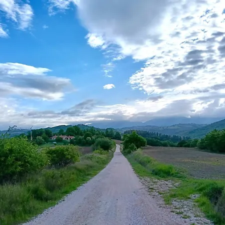 Casa Clorofilla Con Giardino Privato Tra Ad Assisi E Gubbio Valfabbrica